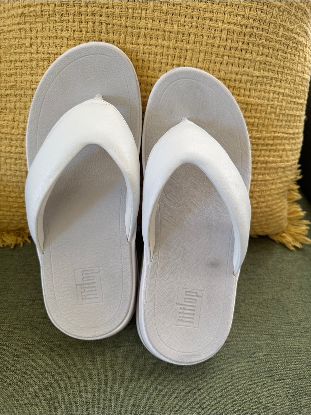 Fitflop White Foam Thong Sandals Size 8